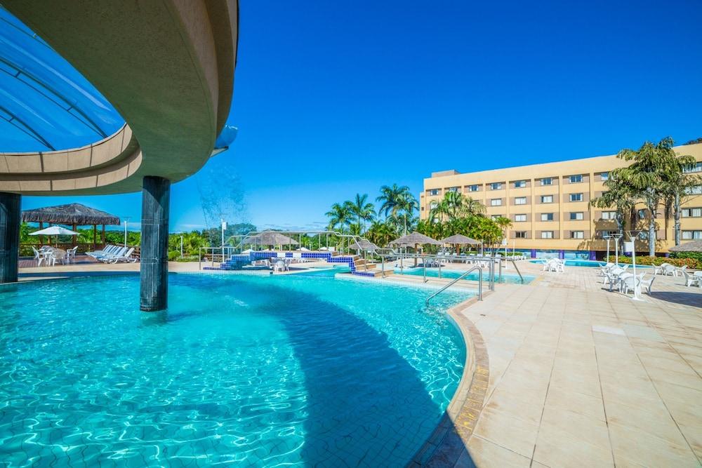 Mabu Thermas Grand Resort Фос-ду-Игуасу Экстерьер фото The pool at the hotel