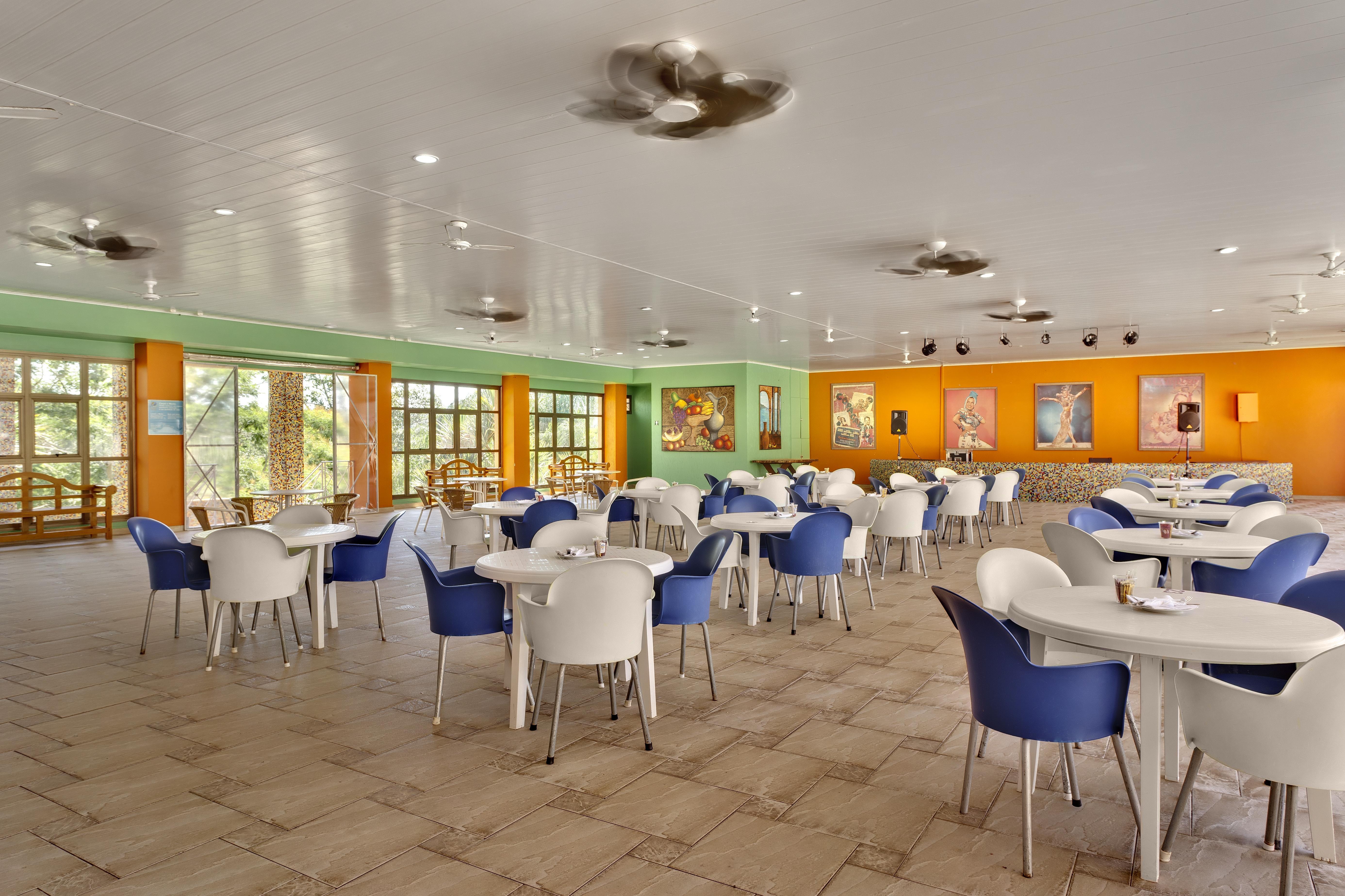 Mabu Thermas Grand Resort Фос-ду-Игуасу Экстерьер фото The dining room at the International School of Amsterdam