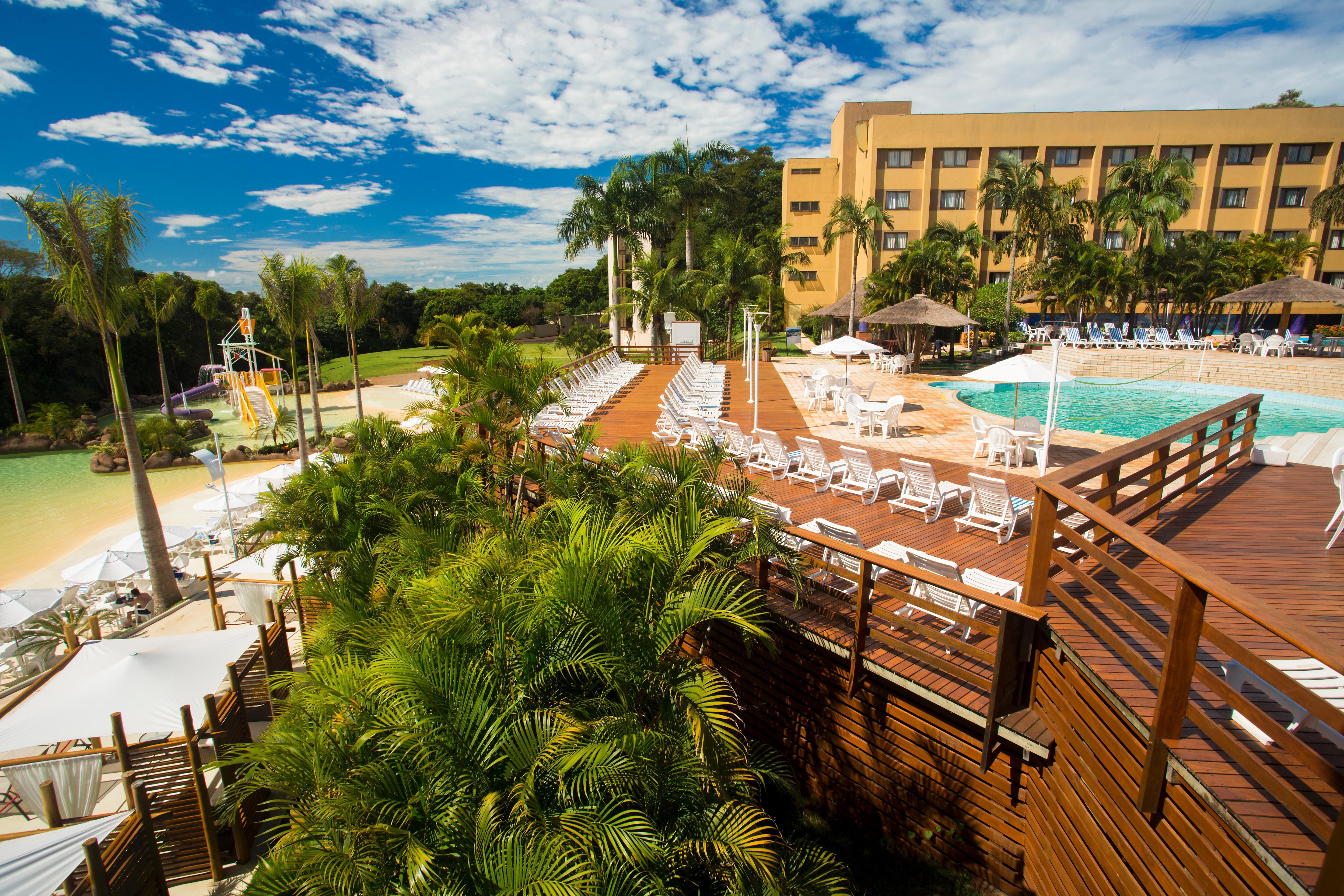 Mabu Thermas Grand Resort Фос-ду-Игуасу Экстерьер фото The hotel's pool