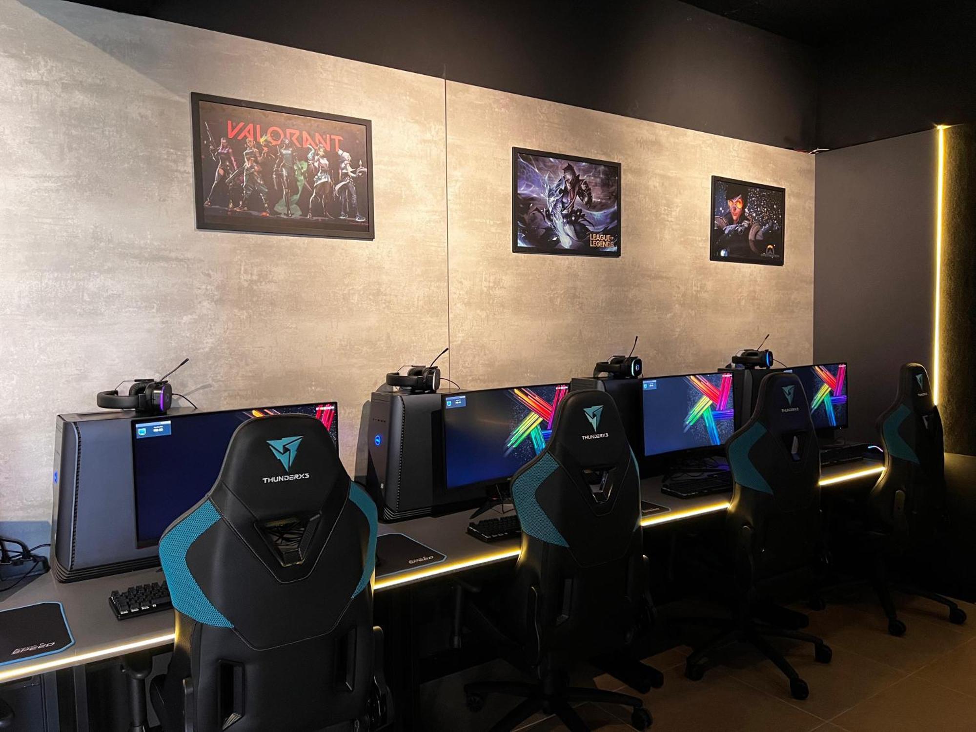 Mabu Thermas Grand Resort Фос-ду-Игуасу Экстерьер фото The gaming room at the headquarters of Team Secret