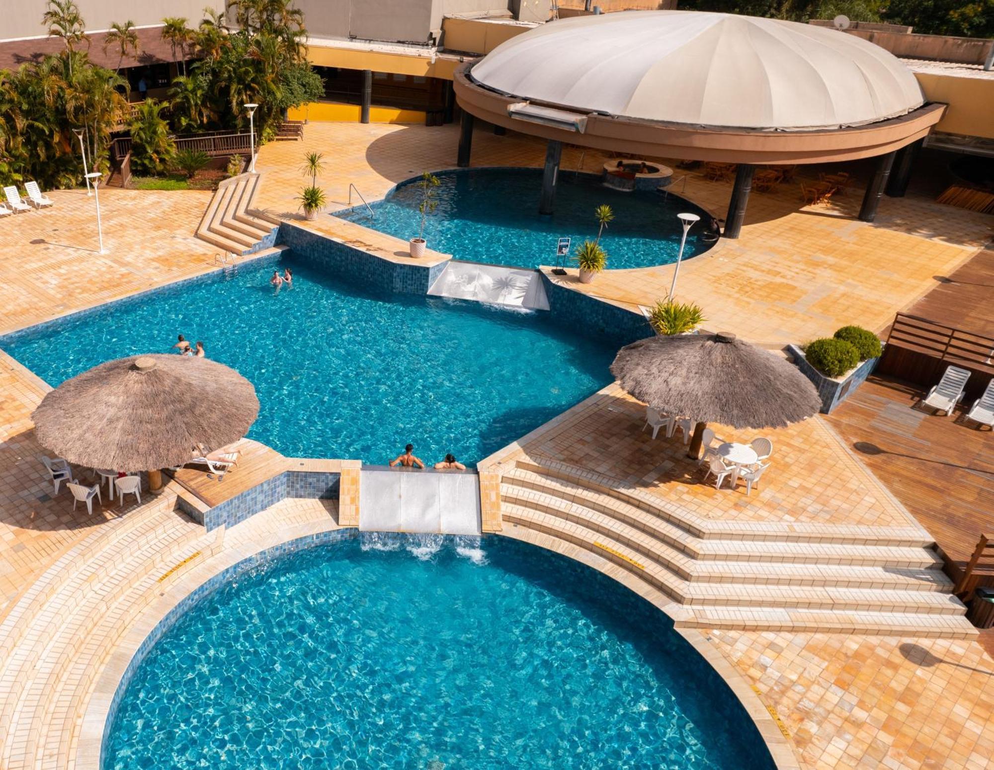 Mabu Thermas Grand Resort Фос-ду-Игуасу Экстерьер фото The swimming pool at the hotel