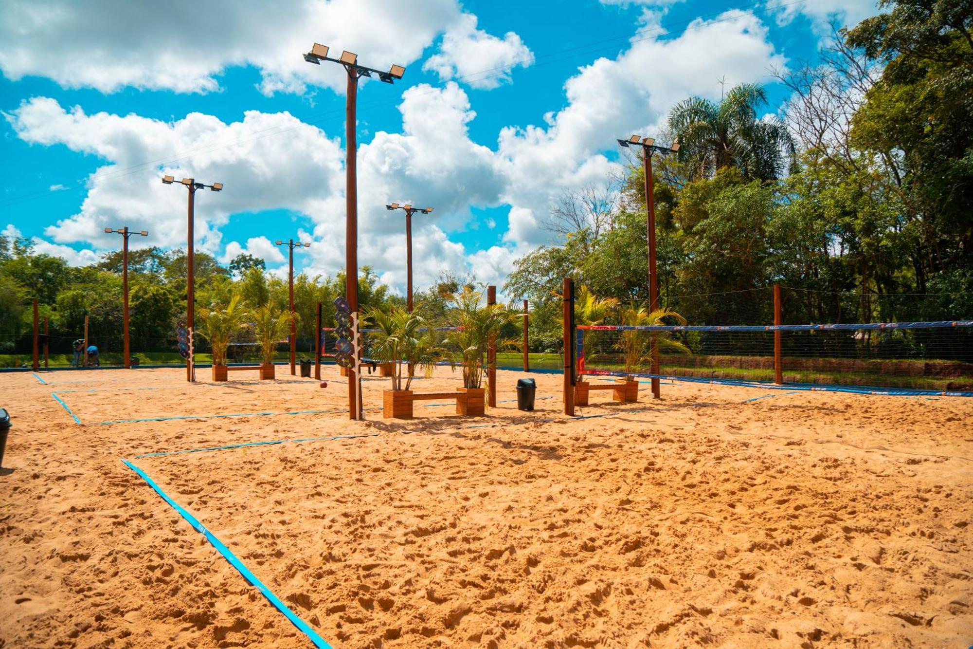 Mabu Thermas Grand Resort Фос-ду-Игуасу Экстерьер фото The sand volleyball courts at the University of Florida