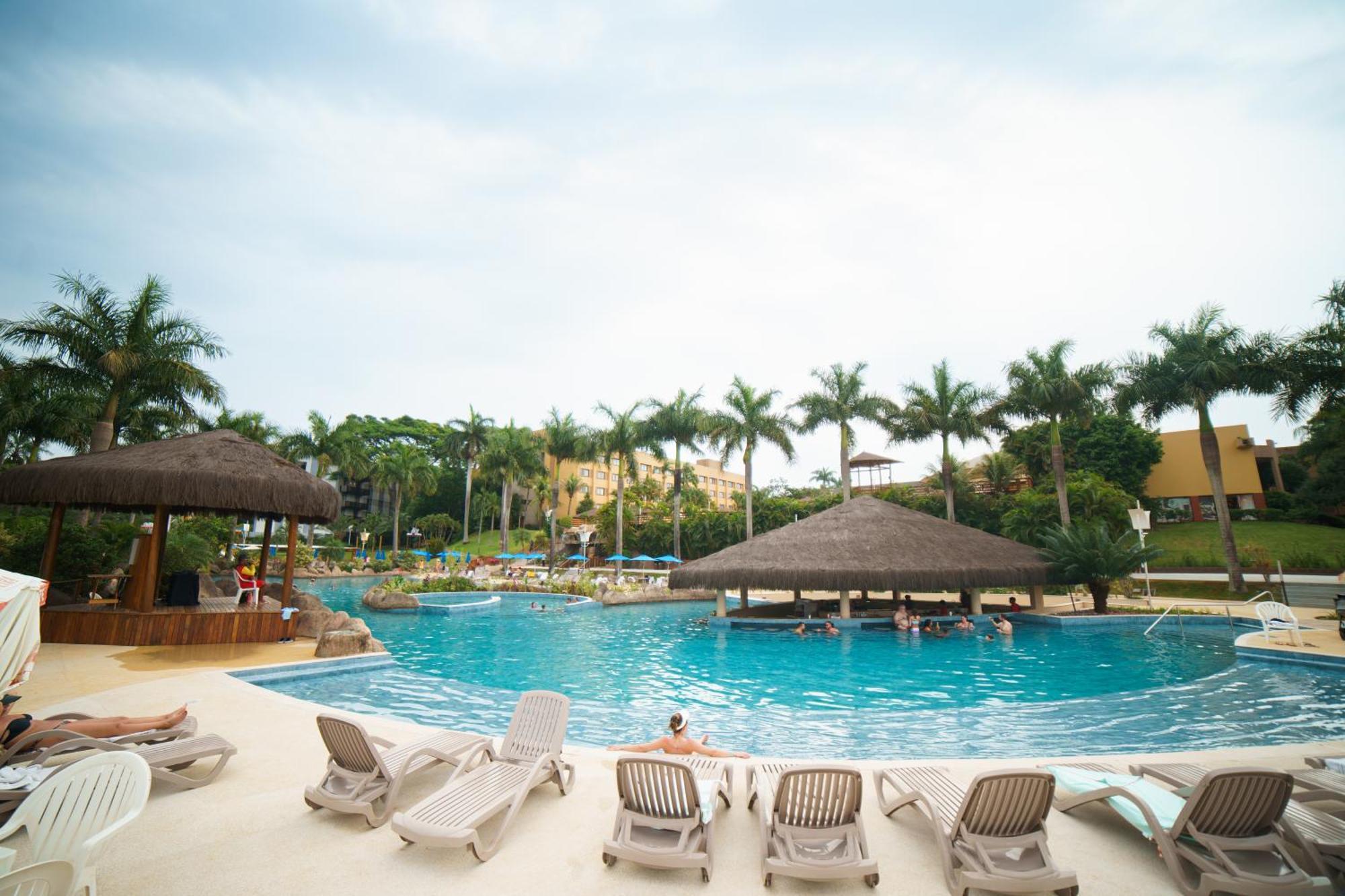Mabu Thermas Grand Resort Фос-ду-Игуасу Экстерьер фото Pool at the Grand Palladium Resort and Spa