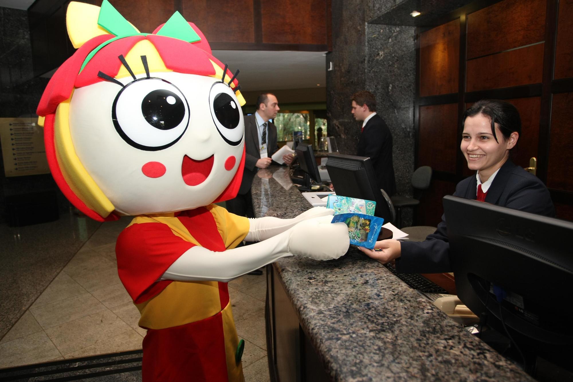 Mabu Thermas Grand Resort Фос-ду-Игуасу Экстерьер фото The mascot of the 2011 Pan American Games, Maya, at the Sheraton Hotel in Lima, Peru.