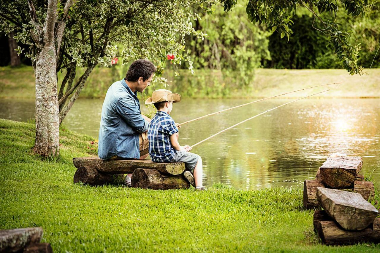 Mabu Thermas Grand Resort Фос-ду-Игуасу Экстерьер фото A father and son fishing together
